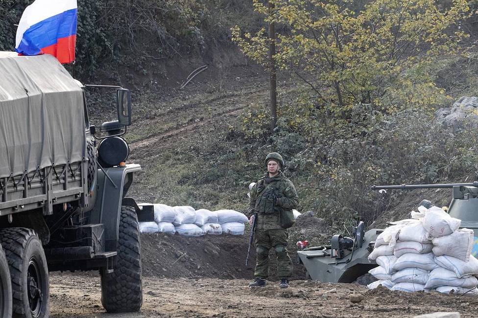 Вследствие взрыва мины в Нагорном Карабахе получил ранение российский миротворец, пострадали сотрудники МЧС Арцаха