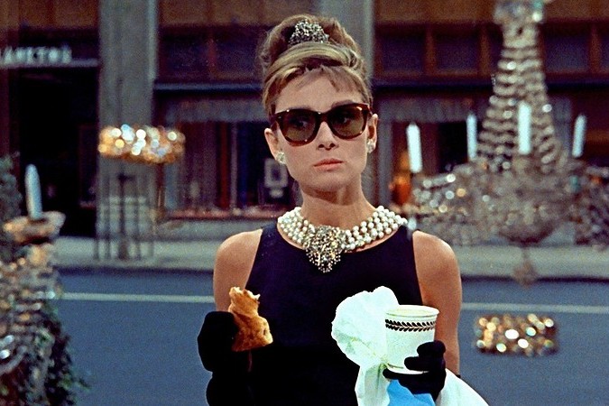 Знаменитое черное платье Одри Хепберн из фильма «Завтрак у Тиффани» станет одним из экспонатов выставки Tiffany & Co