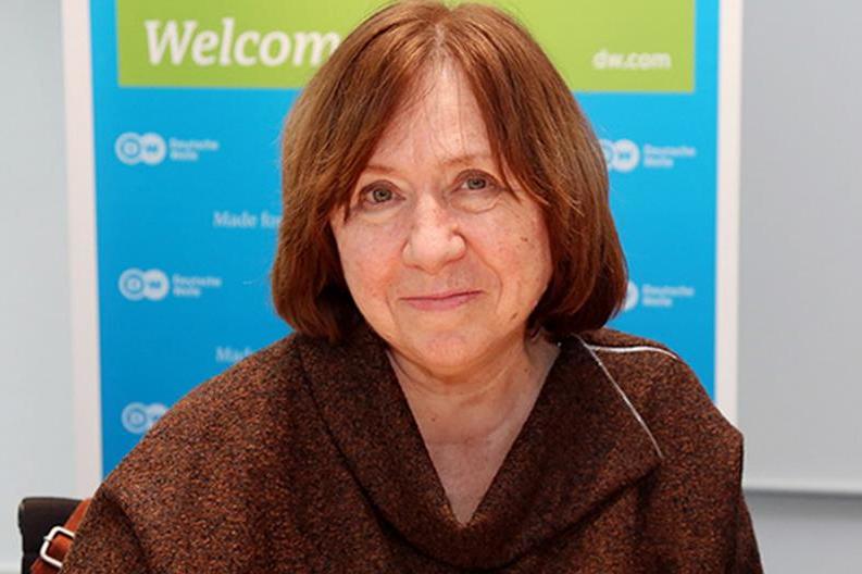 Писательница и нобелевский лауреат Светлана Алексиевич призвала Лукашенко уйти в отставку: «Никто не хочет крови, только ты хочешь власти»