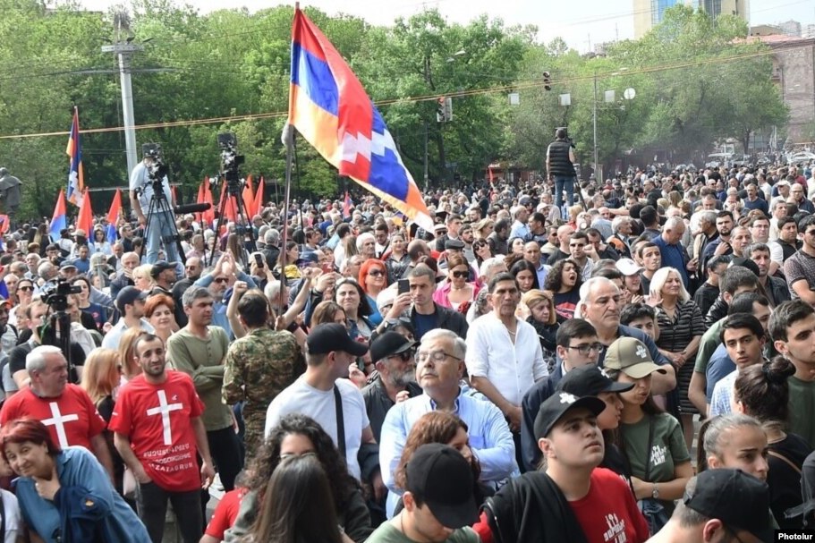 «Իշխանի և իշխանության միջև»․ «Այլընտրանքային նախագծեր խումբ»-ը՝ ներքաղաքական «եթե»-ների ու «ապա»-ների վերլուծությամբ