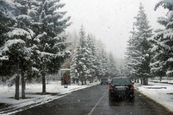 На некоторых дорогах в Армении – туман, и идет снег