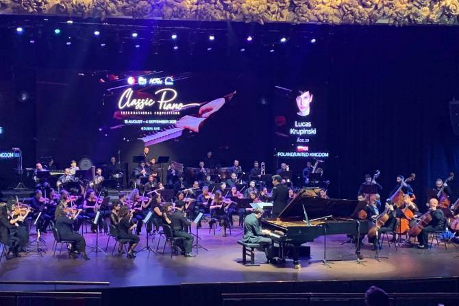 Участники конкурса Classic Piano в Дубае выступают с Государственным симфоническим оркестром Армении