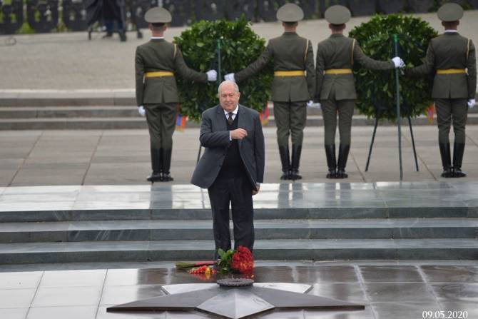 Победа никогда не преподносятся в качестве подарка: послание президента РА по случаю Дня Победы и Мира