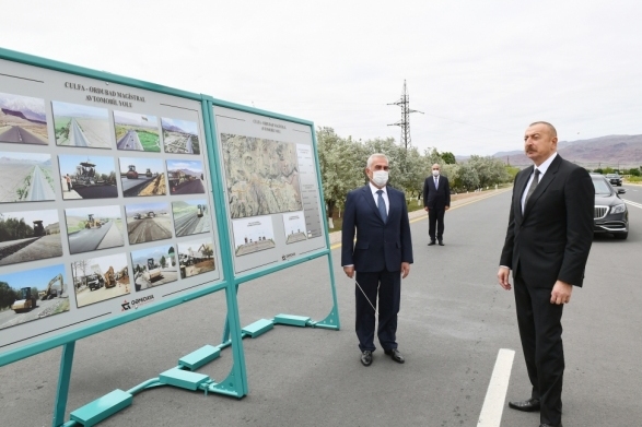 Ильхам Алиев открыл военный аэродром в Нахиджеване