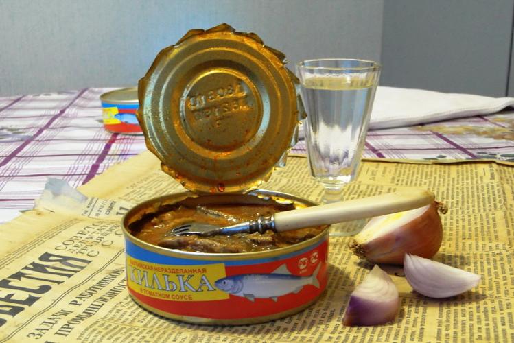 Универсальное блюдо советской эпохи – килька в томате 