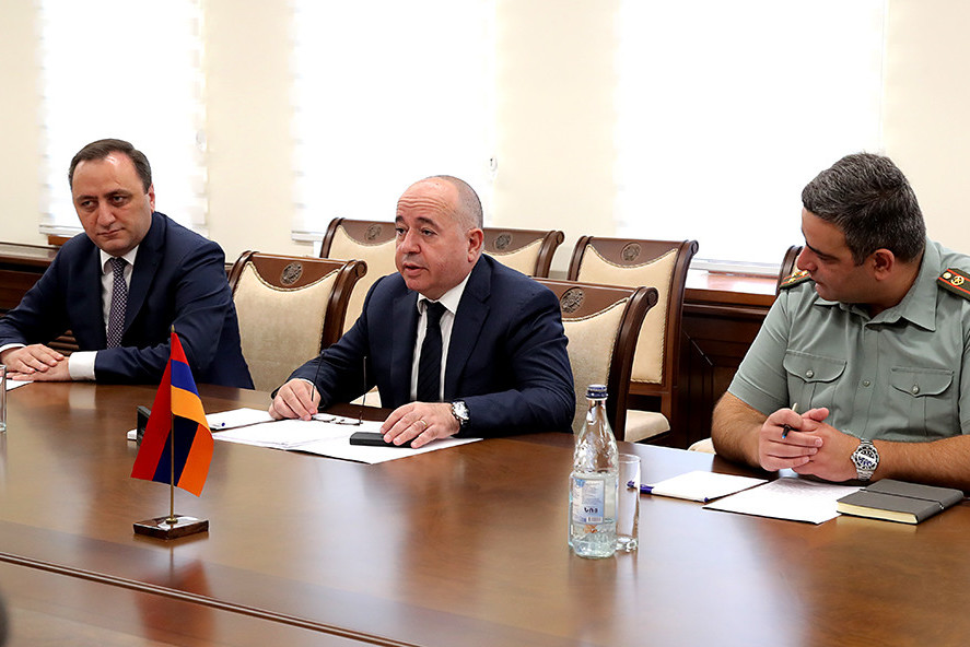 Կարապետյանն ԱՄՆ դեսպանի հետ հանդիպմանն ընդգծել է ՀՀ սահմանները և տարածքային անձեռնմխելիությունը պաշտպանելու վճռականությունը 