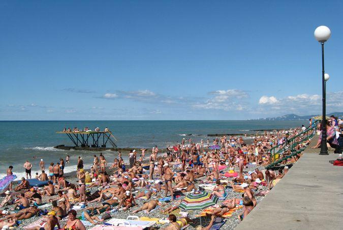 Пляжи на замке: в Сочи запретили купаться с восьми вечера до восьми утра