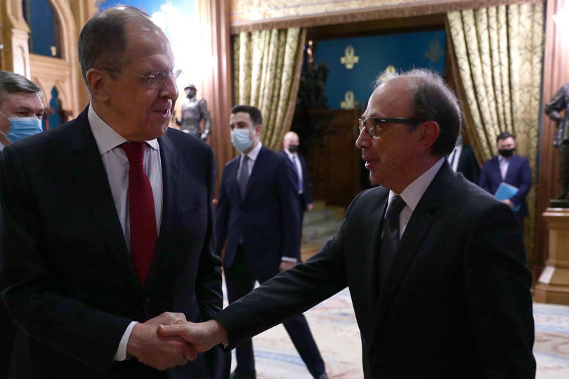 Айвазян проинформировал Лаврова о недавнем инциденте на госгранице Армении