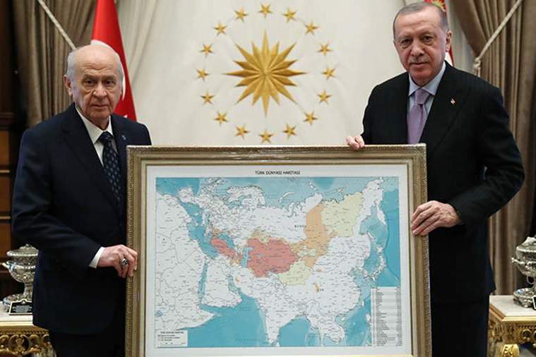 Эрдогану подарили карту 