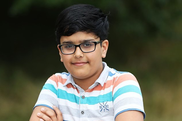 Десятилетний мальчик смог больше часа продержаться в открытом море и дождаться спасателей, следуя советам из документального фильма