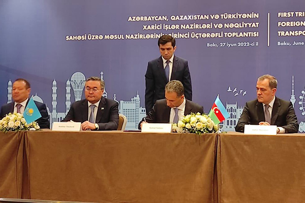 Ադրբեջանը, Թուրքիան և Ղազախստանը ստորագրել են Բաքվի հռչակագիր, որում հիշատակվում է Բաքվի՝ «Զանգեզուրի միջանցք»-ի թեզը