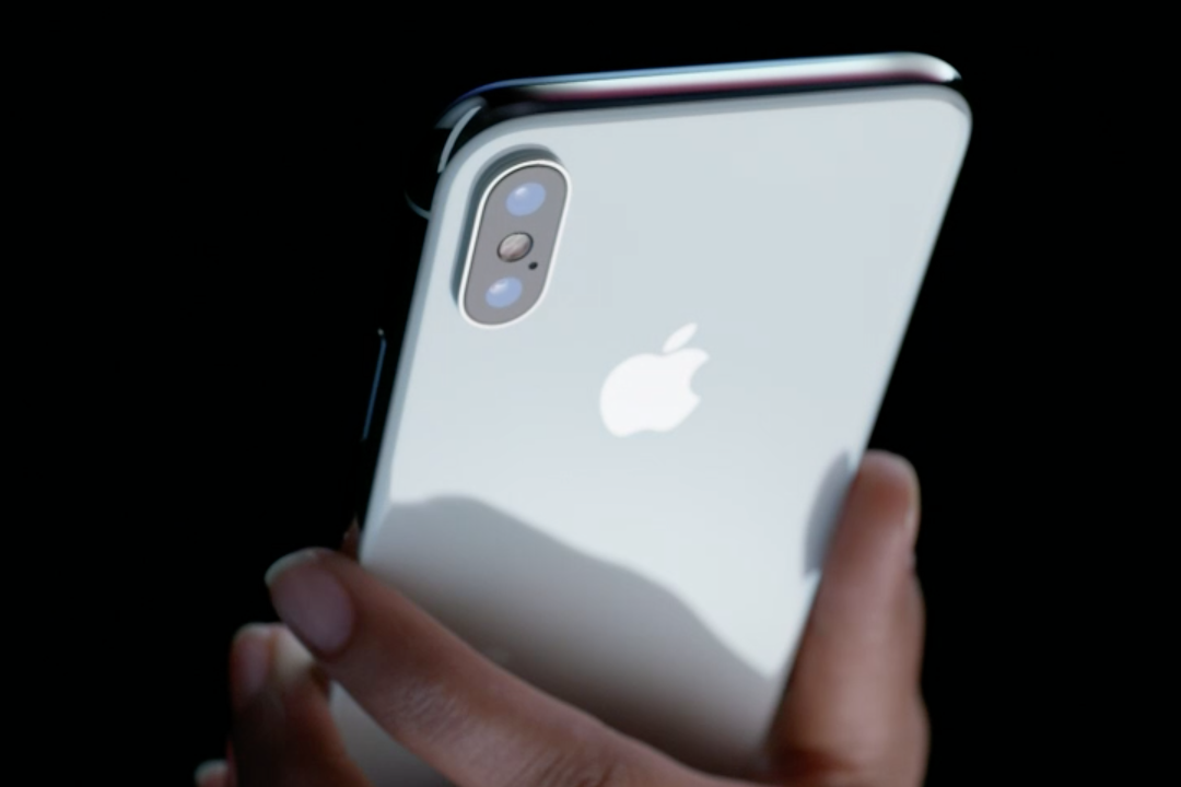 Apple вдвое сократит производство iPhone X