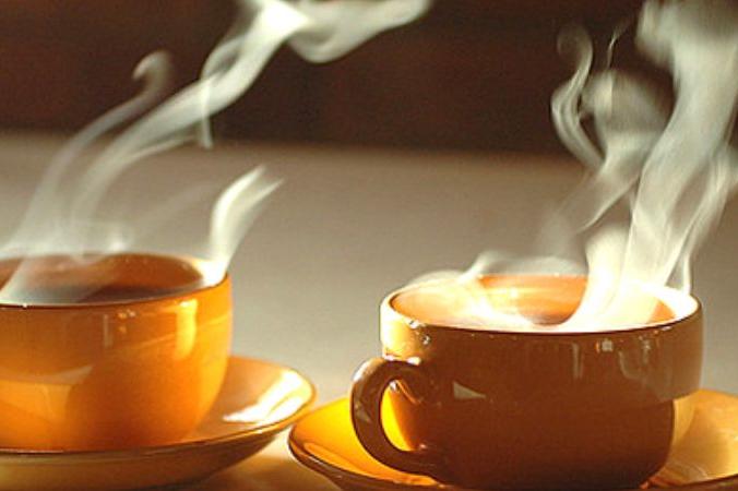 Употребление слишком горячего чая или кофе может удвоить риск рака пищевода