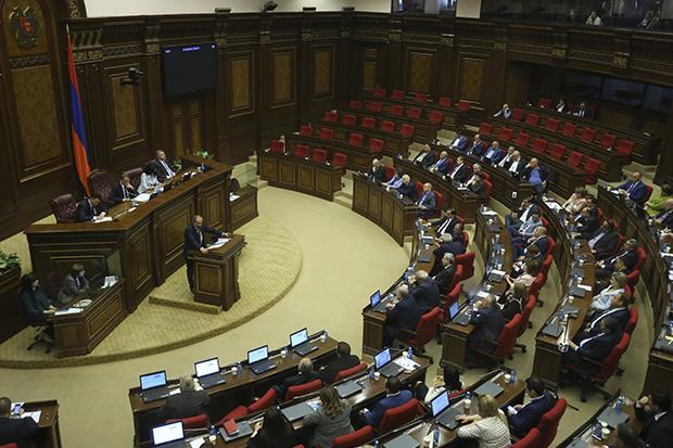 В парламенте Армении в очередной раз не удалось провести реформу Избирательного кодекса