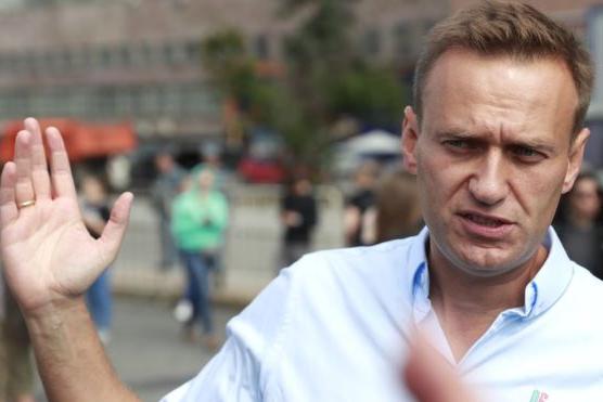 «Вышел из дома побегать и купить жене цветов»: в Москве в очередной раз задержан оппозиционер Алексей Навальный 