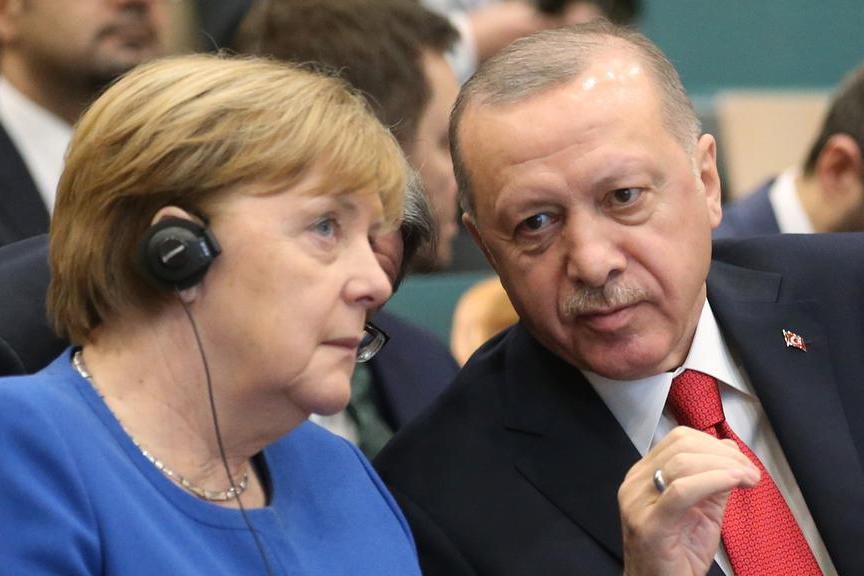 Меркель обсудила с Эрдоганом ситуацию вокруг Карабаха