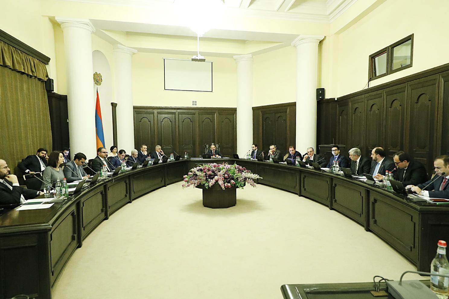 Արտակարգ դրություն հայտնելու ժամկետները հետաձգվեցին․ կառավարությունը ընդմիջեց արտահերթ նիստը