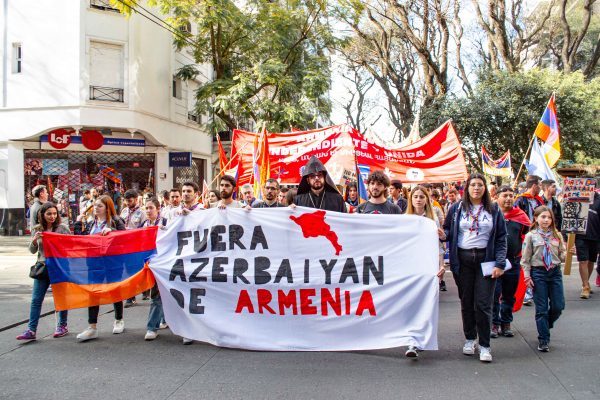 «Չենք լռելու»․ արգենտինահայերը երթ են իրականացրել դեպի Ադրբեջանի դեսպանատուն