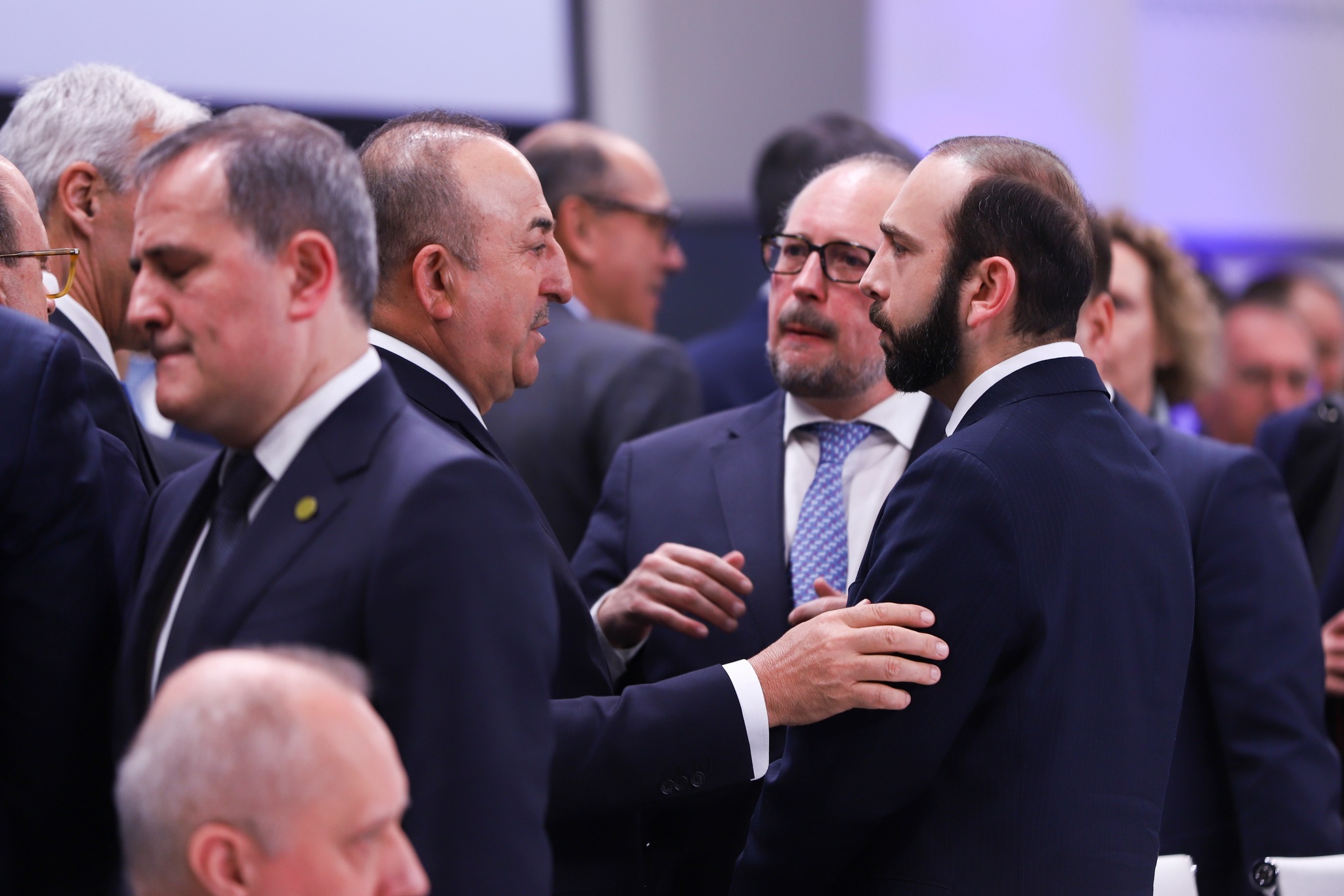 «Քաղաքավարական կարճ զրույց են ունենում»․ ՀՀ ԱԳՆ-ն եռակողմ հանդիպման մասին ադրբեջանական ԶԼՄ-ների հրապարակումները չափազանցված է համարում