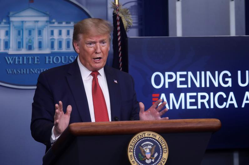 Трамп объявил, что страна готова к «открытию», однако ограничения будут отменены в три этапа