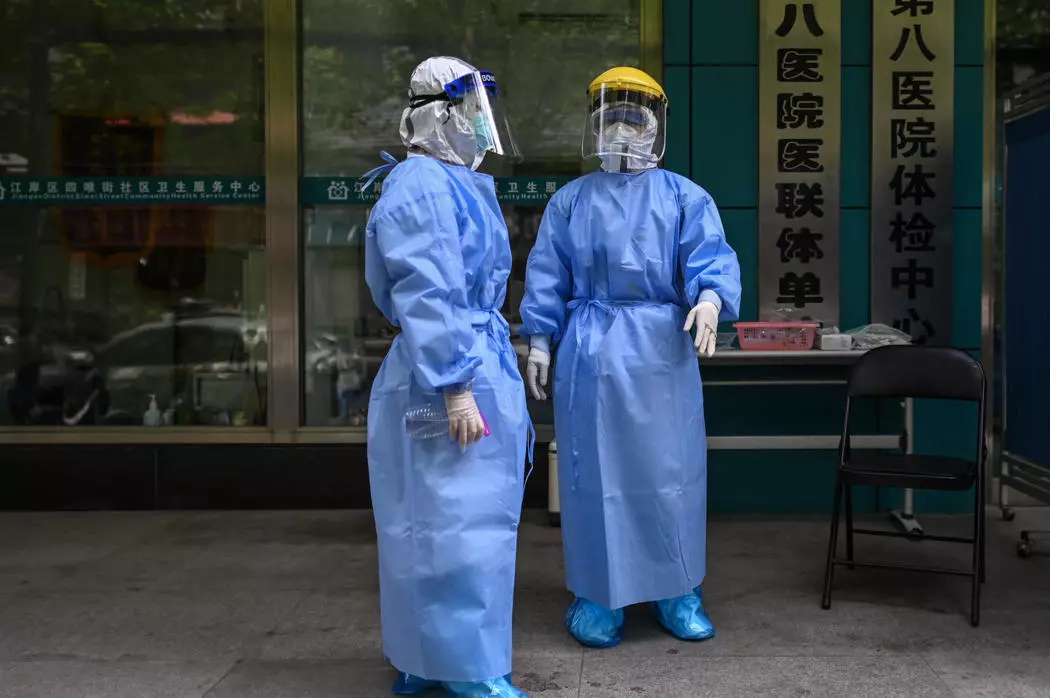 Намного больше: власти Уханя пересмотрели статистику заражений и смертей от Covid-19: AFP