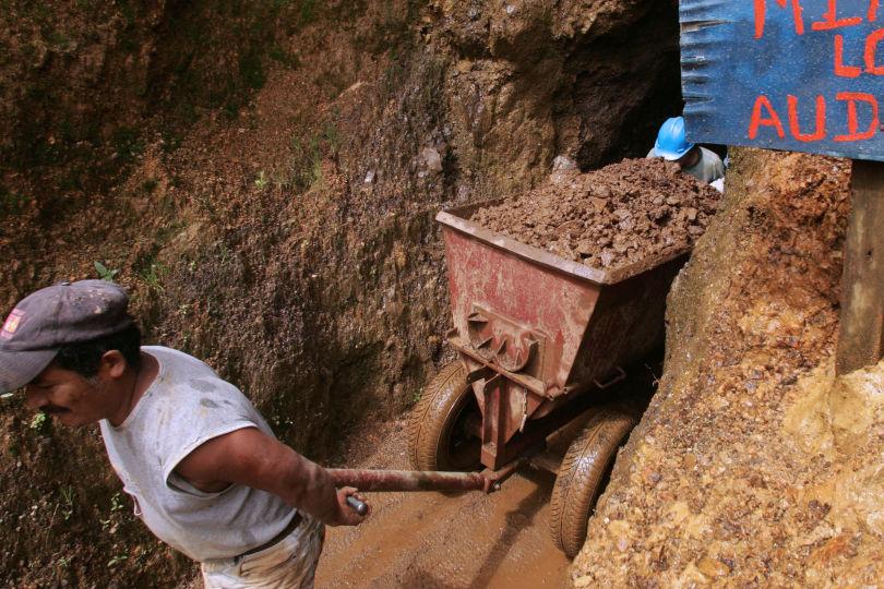 «Золотое дно»: в Эквадоре нашли одно из самых крупных в мире месторождений драгметалов