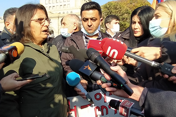 «Սա խաղ չէ, սա հայրենիքի գոյության խնդիր է»․ հավաքի մասնակիցներին արգելվեց մոտենալ կառավարության գլխավոր մուտքին