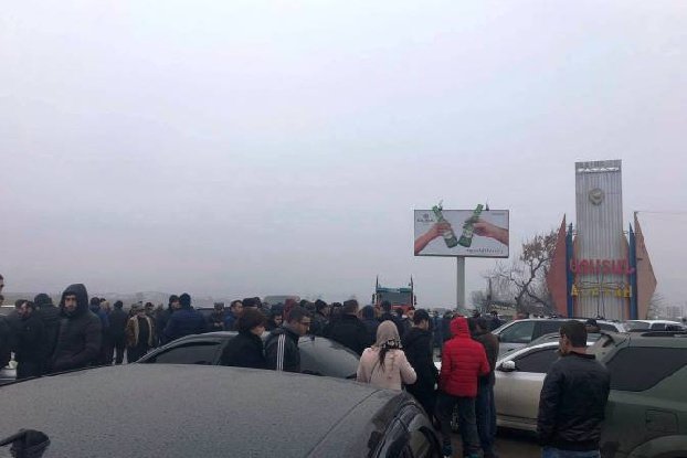 Родственники пропавших без вести солдат перекрыли ж/д Ереван-Гюмри