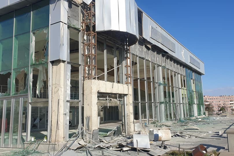 Արցախի մայրաքաղաքում գիշերը լարված է եղել, հրթիռային 8 հարված է հասցվել բնակելի թաղամասերին, ենթակառուցվածքներին
