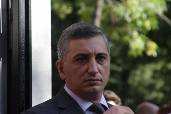 Մի խումբ անձինք փորձել են խախտել ոստիկանության կողմից պահպանվող անվտանգության գոտին և թափանցել գնդի տարածք