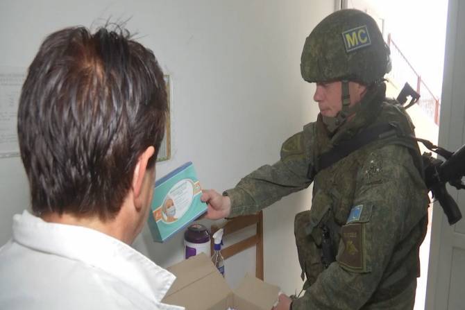 Миротворцы передали медицинским центрам в отдаленных районах Арцаха более 50 комплектов медицинского назначения