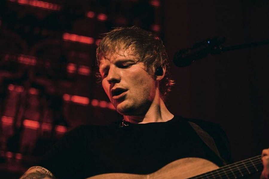 Песня Эда Ширана «Shape of You» стала первой песней, набравшей три миллиарда прослушиваний на Spotify