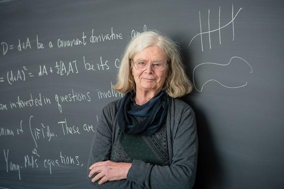Впервые в истории Абелевская премия по математике вручена женщине – профессору Техасского университета в Остине Карен Уленбек
