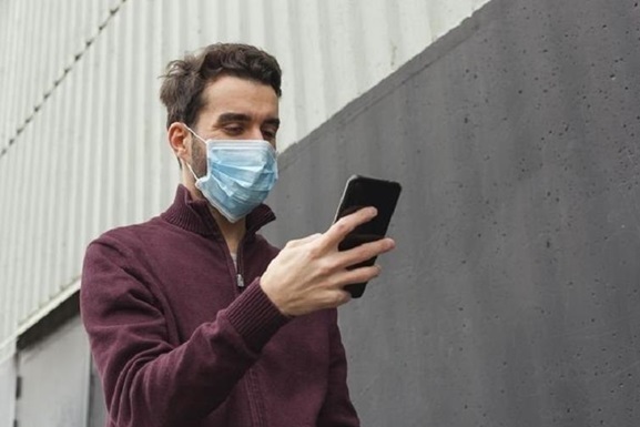 Обновленная версия iPhone теперь облегчает разблокировку владельцу устройства при ношении маски