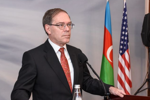 США оказывают помощь для перемещения азербайджанцев на оккупированные территории Арцаха
