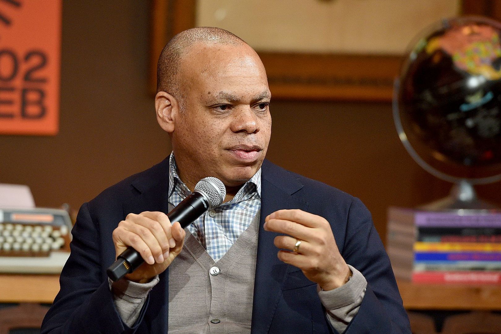 Президент Фонда Сороса уходит в отставку, чтобы побороться за пост в администрации Байдена