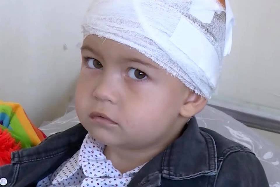 Մարտունիում թշնամու ռմբակոծությունից վիրավորված 2-ամյա Արծվիկը վիրահատվել է, կյանքին վտանգ չի սպառնում