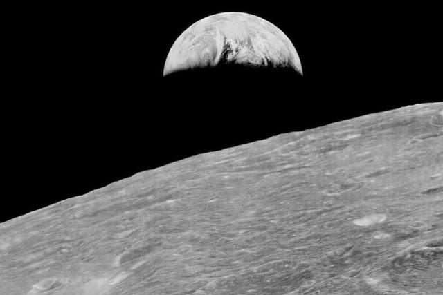 Ученые обнаружили на Луне участок, где могут быть найдены признаки жизни