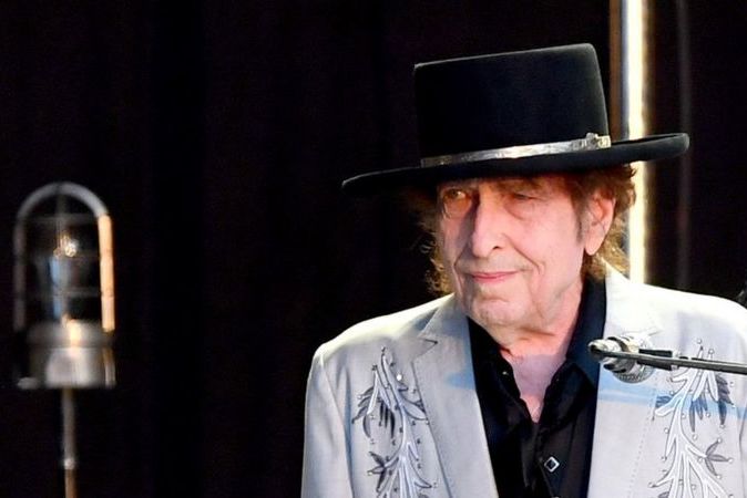 80-летнего Боба Дилана обвинили в растлении 12-летней девочки в 1965 году: музыкант все отрицает 