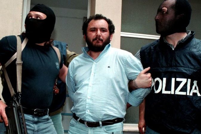Итальянское общество возмущено: после 25 лет в тюрьме условно-досрочно освобожден босс сицилийской мафии «Коза Ностра»