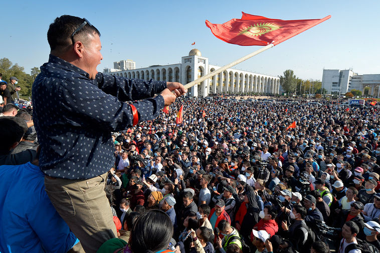 В Киргизии новая власть предложила лишить русский статуса официального языка