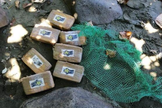 На побережье Филиппин в последние месяцы волны выносят на берег брикеты спрессованного кокаина стоимостью в миллионы долларов