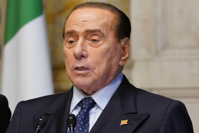 Берлускони предложил способ усадить Зеленского за стол переговоров