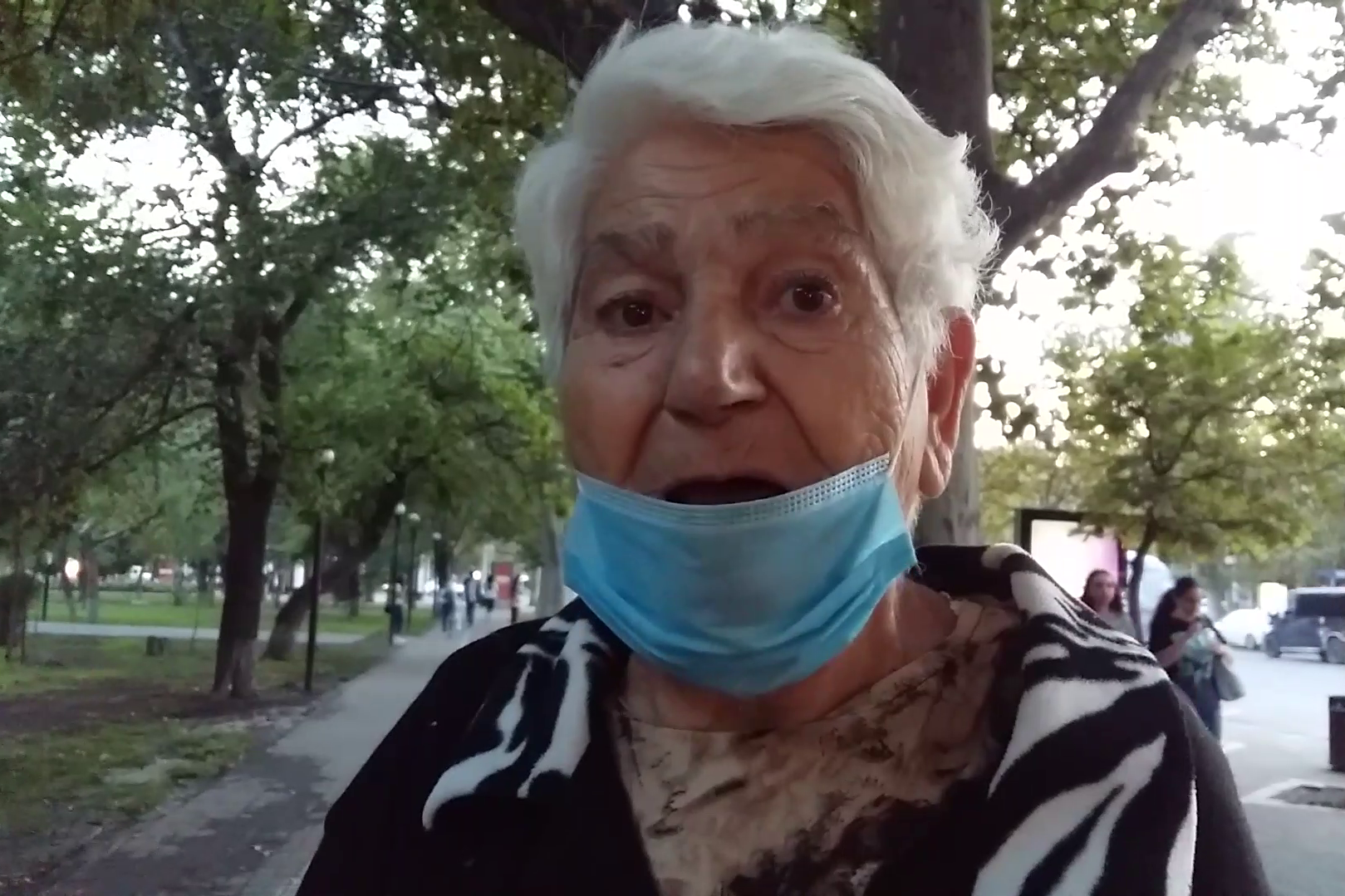 «Հաղթելու ենք»․ 82-ամյա Օլյա տատիկը սպասում է որդու և թոռների վերադարձին