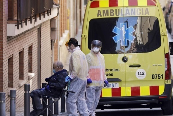 После пересчета данных умерших от коронавирусa в Испании оказалось меньше: некоторые случаи по ошибке были учтены дважды