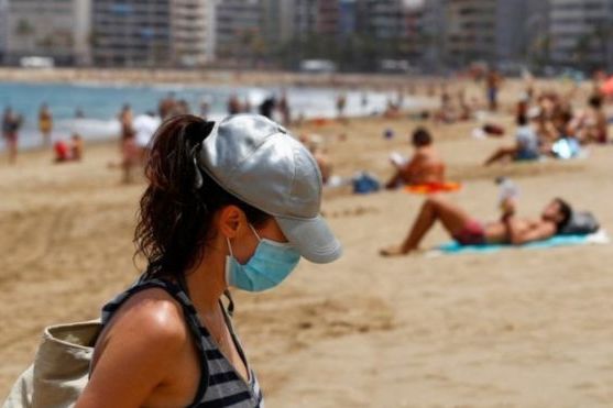 Греция будет принимать туристов со всего мира, но некоторых посадит на карантин