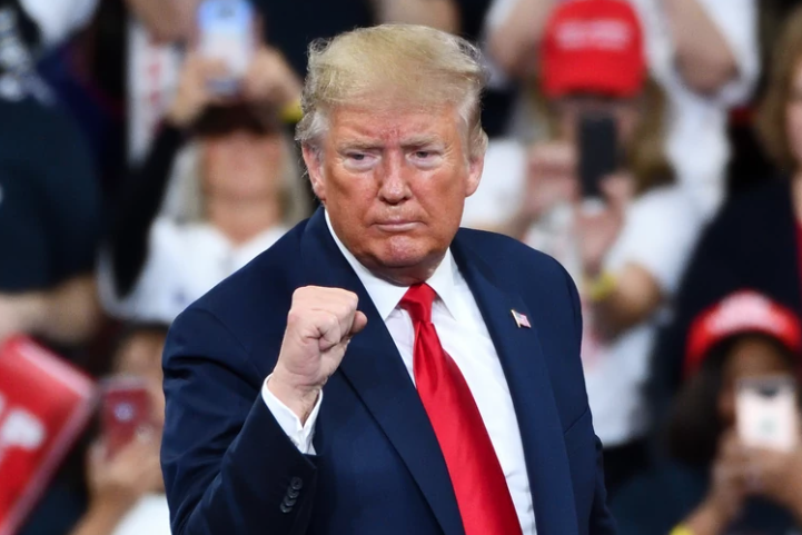 Трамп счел гениальным решение Путина признать ДНР и ЛНР