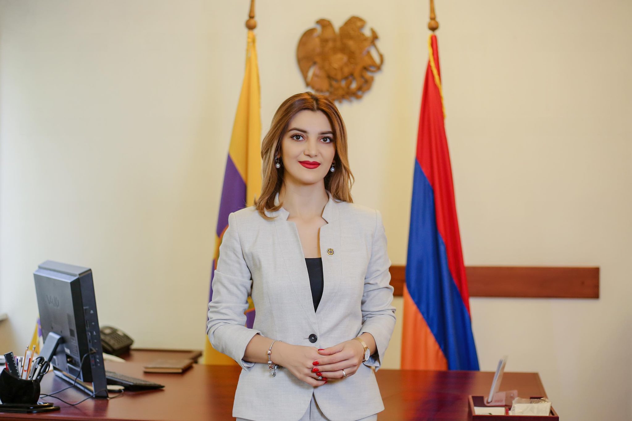 «Ամեն անգամ մեղքի զգացումով մտել եմ փափուկ անկողին». Հայաստանի միակ կին քաղաքապետը կամավորագրվում է