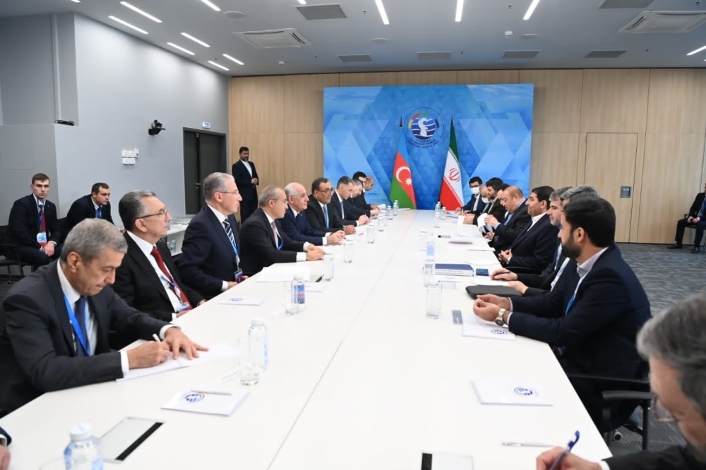 Вице-президент ИРИ встретился с премьером Азербайджана: Тегеран не примет угроз в отношении границ своих соседей