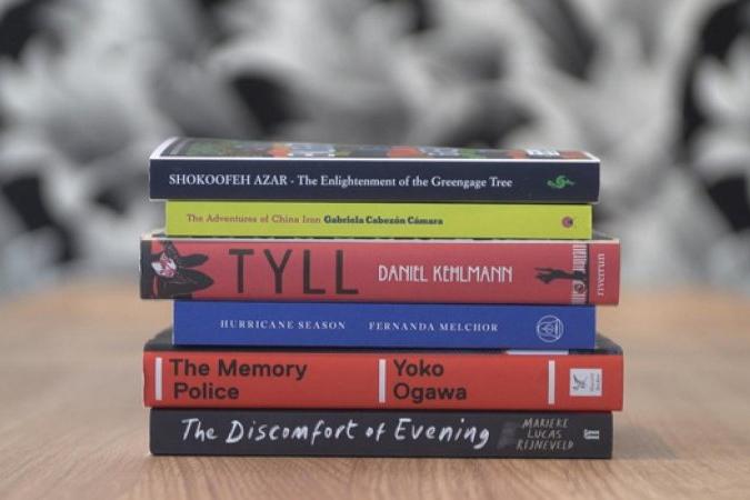 Жюри Букеровской премии объявило шорт-лист книг — претендентов награды в этом году